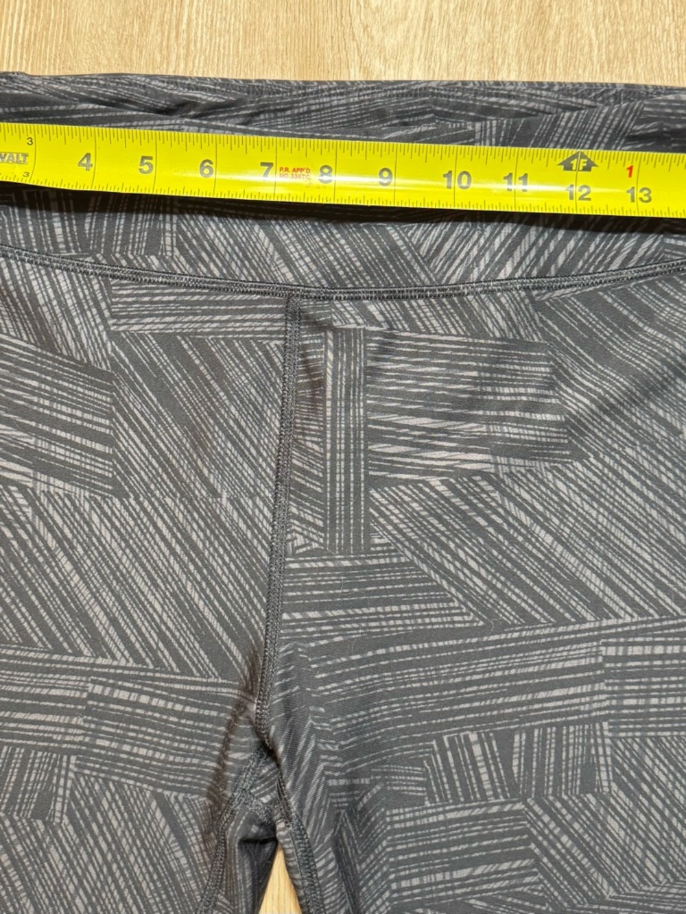 Under Armour HeatGear Capri Leggings Gray Geometric Athletic Athleisure - Picture 6 of 7